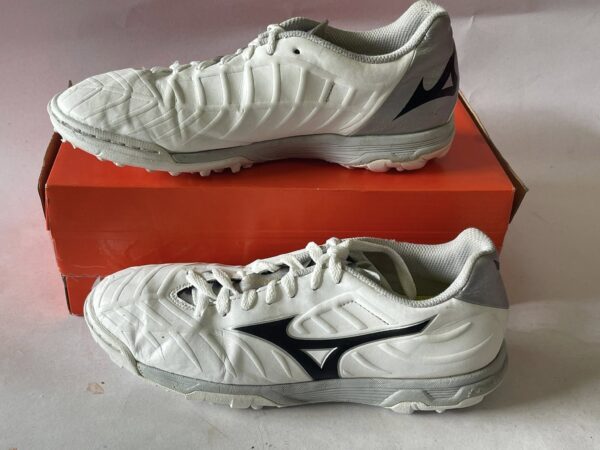 Giày Đá Banh 2hand Hiệu Mizuno