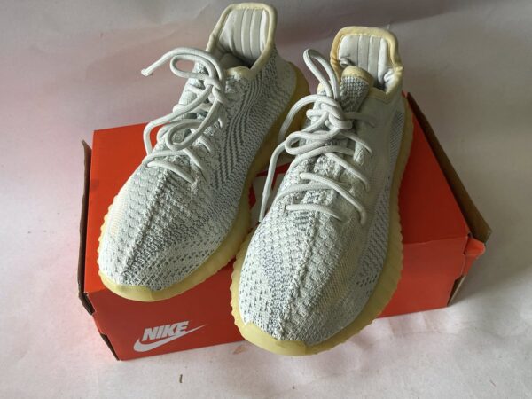 Giày Thể Thao 2hand Hiệu Adidas