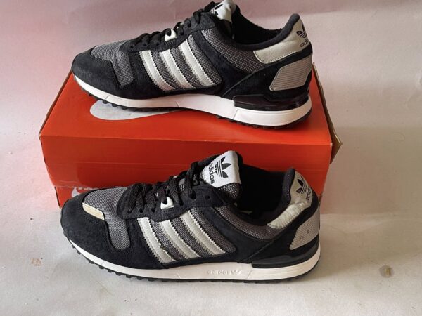 Giày Thể Thao 2hand Hiệu Adidas