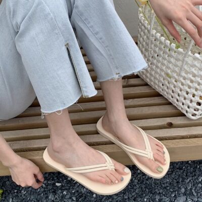 việc tặng dép cũ còn thể hiện thái độ trân trọng những điều nhỏ bé trong cuộc sống