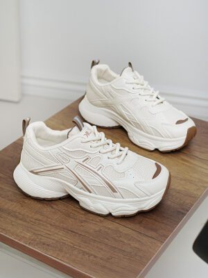 Mua phải giày “like new” giả