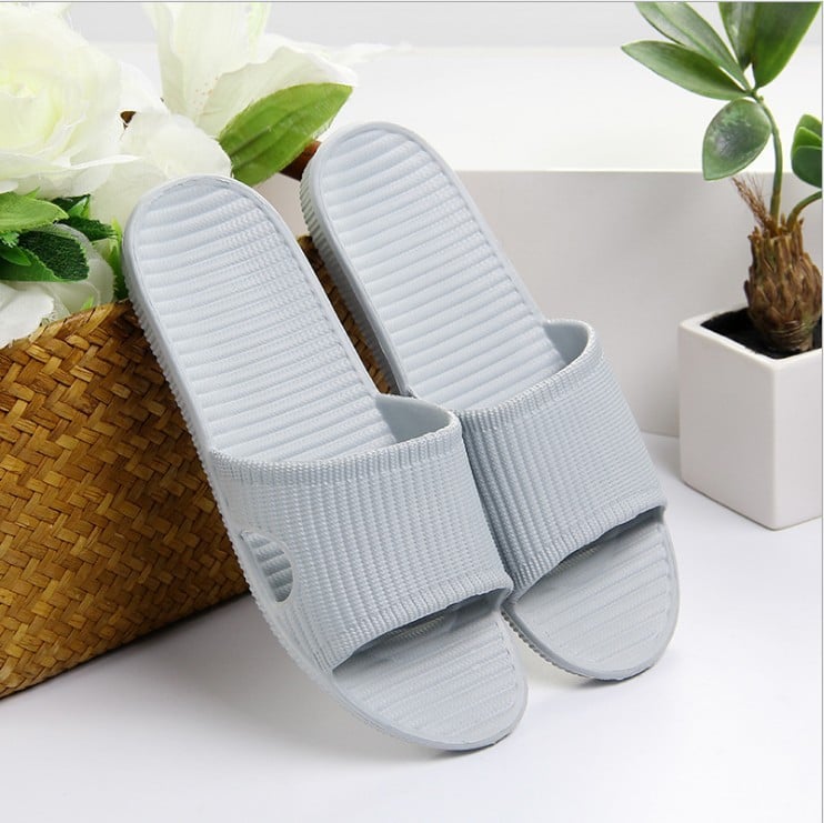 Dép Đi Trong Nhà Nam Tiện Lợi Nhưng Không Thể Thiếu
