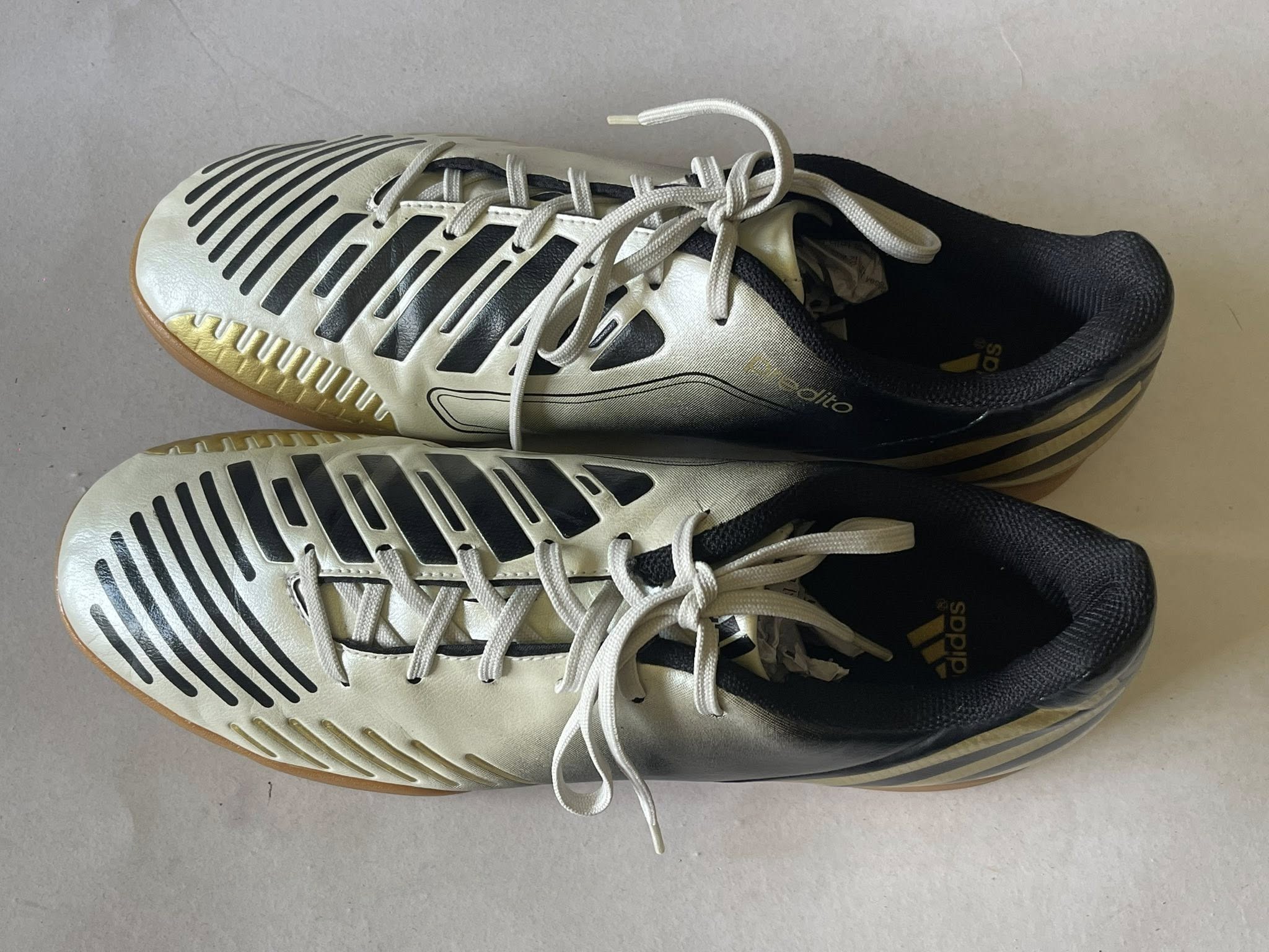 Giày Đá Banh 2hand Hiệu Adidas Giày Đá Banh 2hand Hiệu Adidas