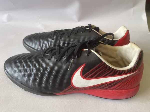 Giày Đá Banh 2hand Hiệu Nike Giày Đá Banh 2hand Hiệu Nike