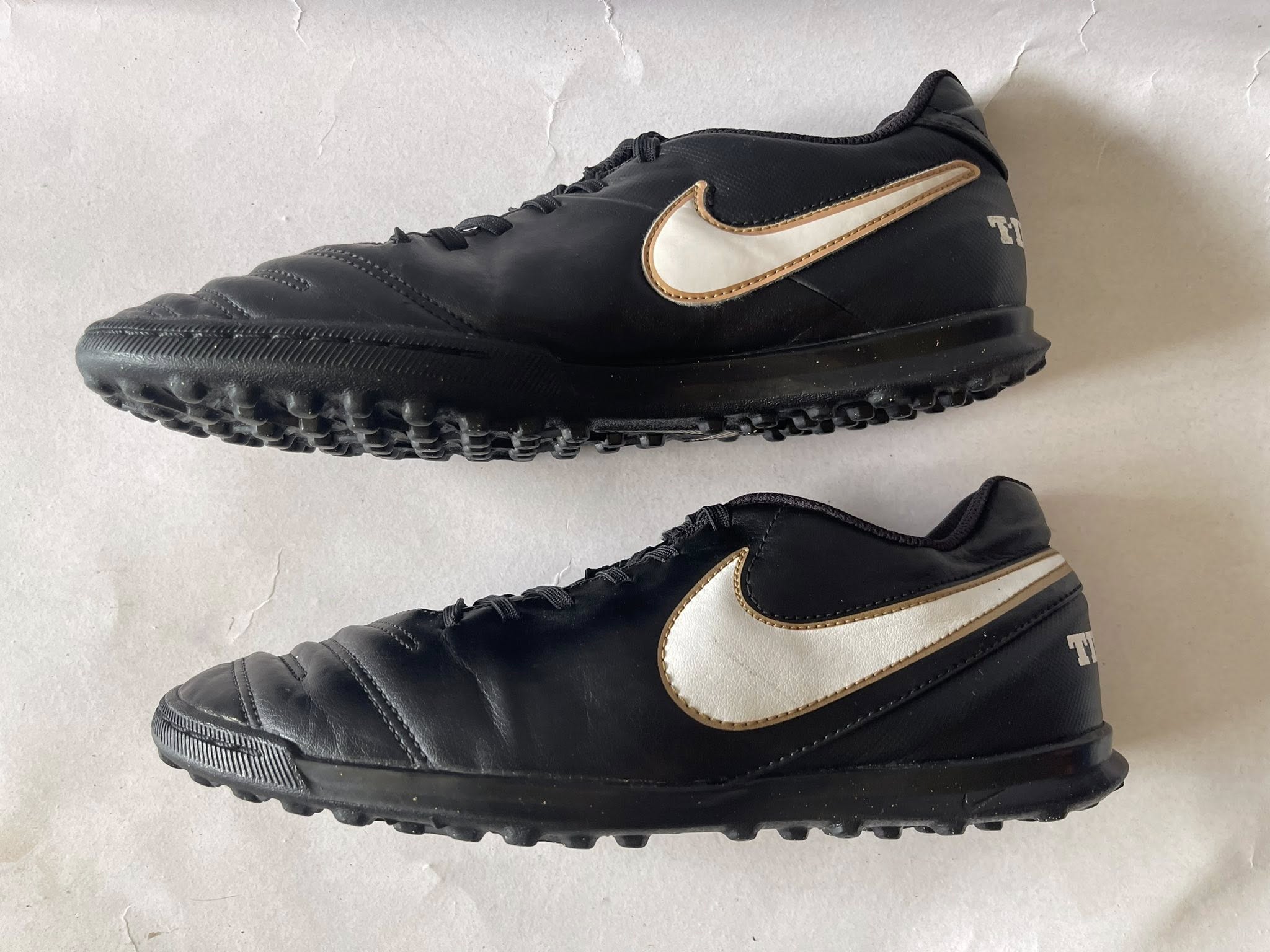 Giày Đá Banh 2hand Hiệu Nike Giày Đá Banh 2hand Hiệu Nike
