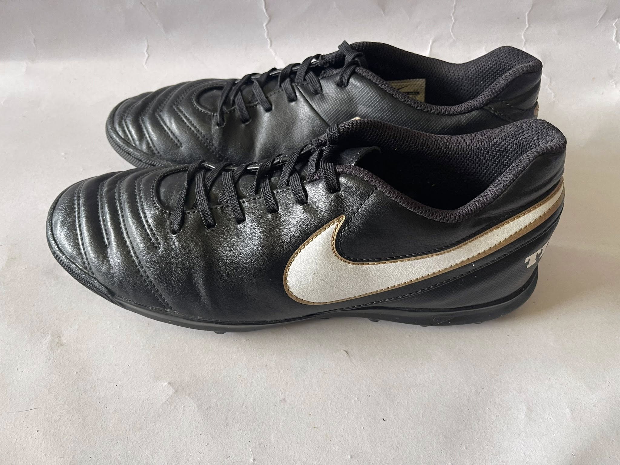 Giày Đá Banh 2hand Hiệu Nike Giày Đá Banh 2hand Hiệu Nike