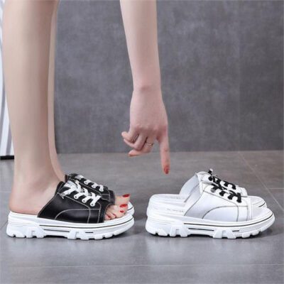 Những đôi dép thể thao 2hand này có thể đã được sử dụng một thời gian ngắn