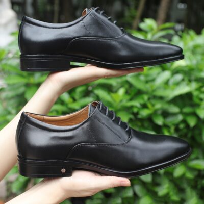 Không gì thể hiện sự chuyên nghiệp hơn một đôi giày tây được làm từ da thật