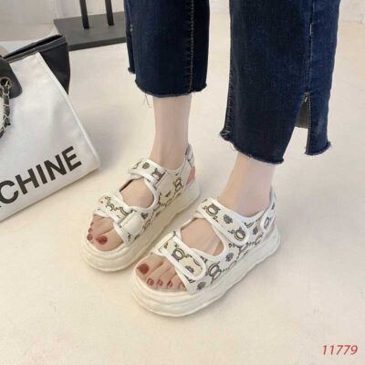 một đôi dép thể thao 2hand không chỉ là cách để tiết kiệm chi phí, mà còn là cách thể hiện cá tính riêng