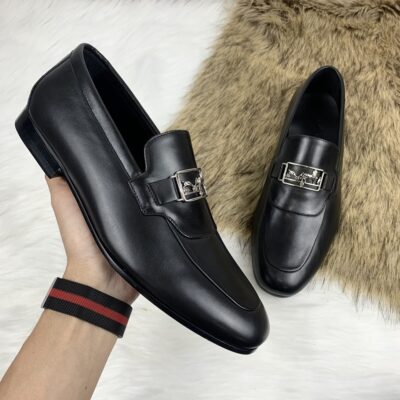 Các thương hiệu thường tích hợp công nghệ làm mát hoặc thông gió ở thân giày để tăng sự thoải mái