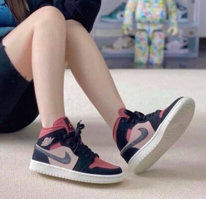 Một đôi giày chính hãng luôn được thiết kế để vừa vặn với bàn chân người Việt hoặc theo chuẩn quốc tế