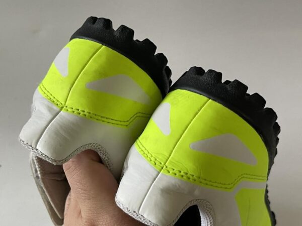 Giày Đá Banh 2hand Hiệu Adidas