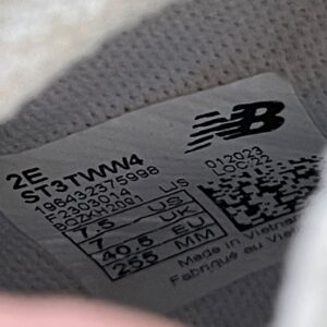 Giày Đá Banh 2hand Hiệu NB