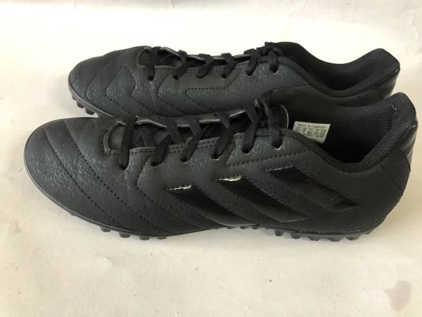 Giày Đá Banh 2hand Hiệu Adidas Giày Đá Banh 2hand Hiệu Adidas