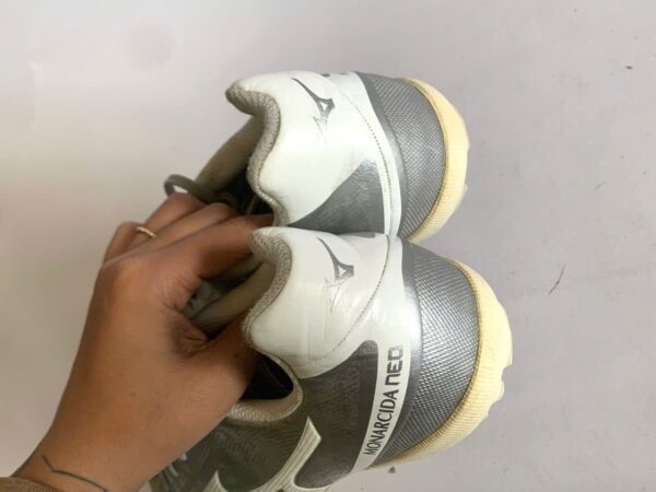 Giày Đá Banh 2hand Hiệu Mizuno