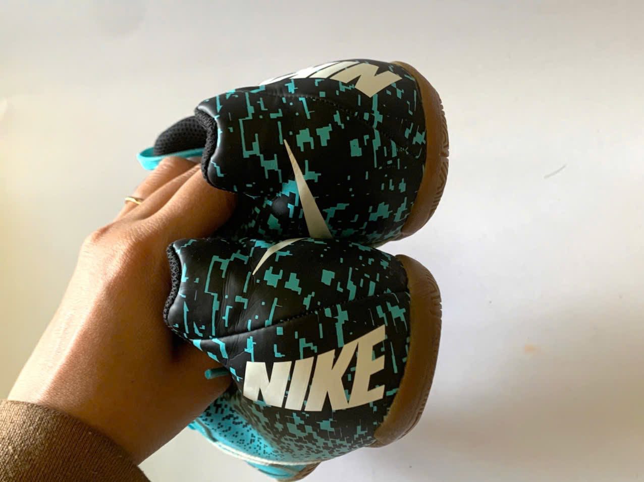 Giày Đá Bóng 2hand Hiệu Nike Giày Đá Bóng 2hand Hiệu Nike