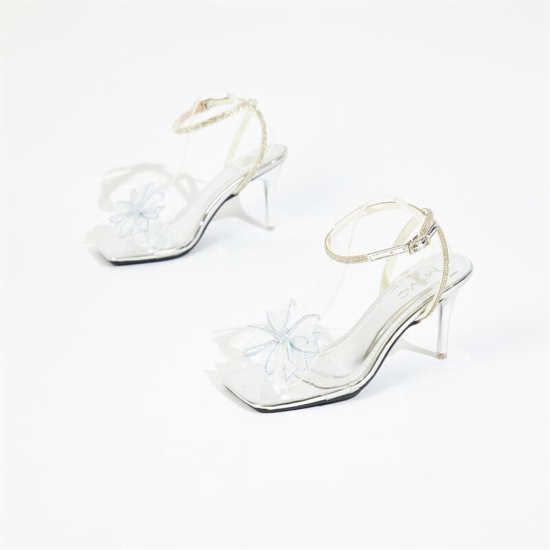 Tác động của giày cao gót đến cột sống, bàn chân và cơ thể