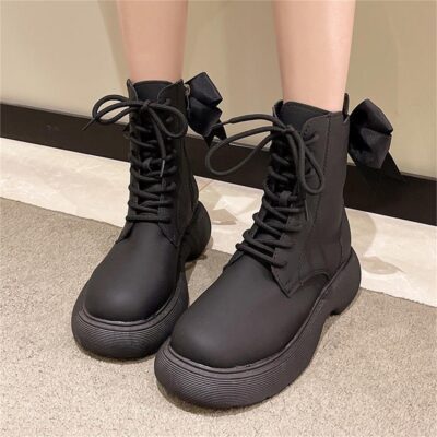 boot nữ cho style Hàn Quốc tại Việt Nam không chỉ đến từ yếu tố thẩm mỹ mà còn bắt nguồn từ sự đồng điệu