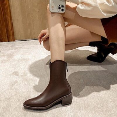 kinh doanh giày boot second-hand việc lựa chọn kênh bán hàng phù hợp là yếu tố quyết định.