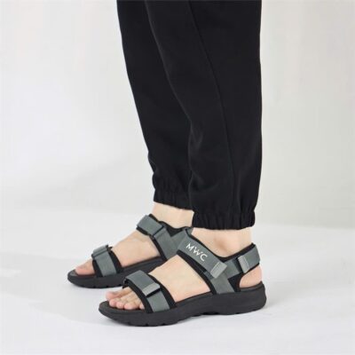 mẫu sandal này chiếm trọn trái tim của hàng triệu đàn ông trên toàn thế giới