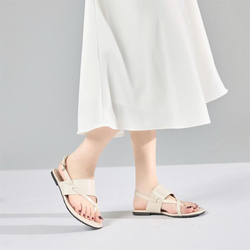 quá trình DIY sandal secondhand đã thu hút hàng triệu lượt xem