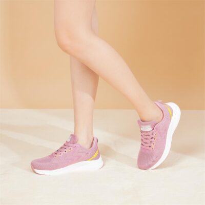 sneaker vải siêu êm lại thống trị xu hướng 2025