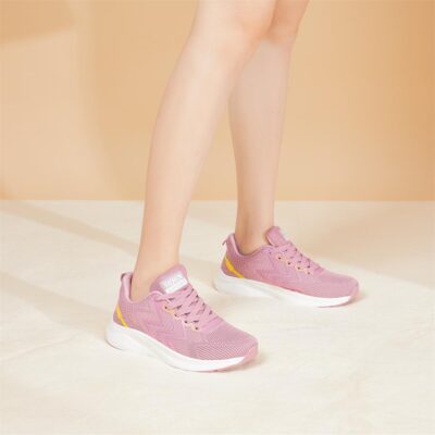 sneaker vải siêu êm 2025 thường có độ cao khiêm tốn từ 1 đến 2 cm