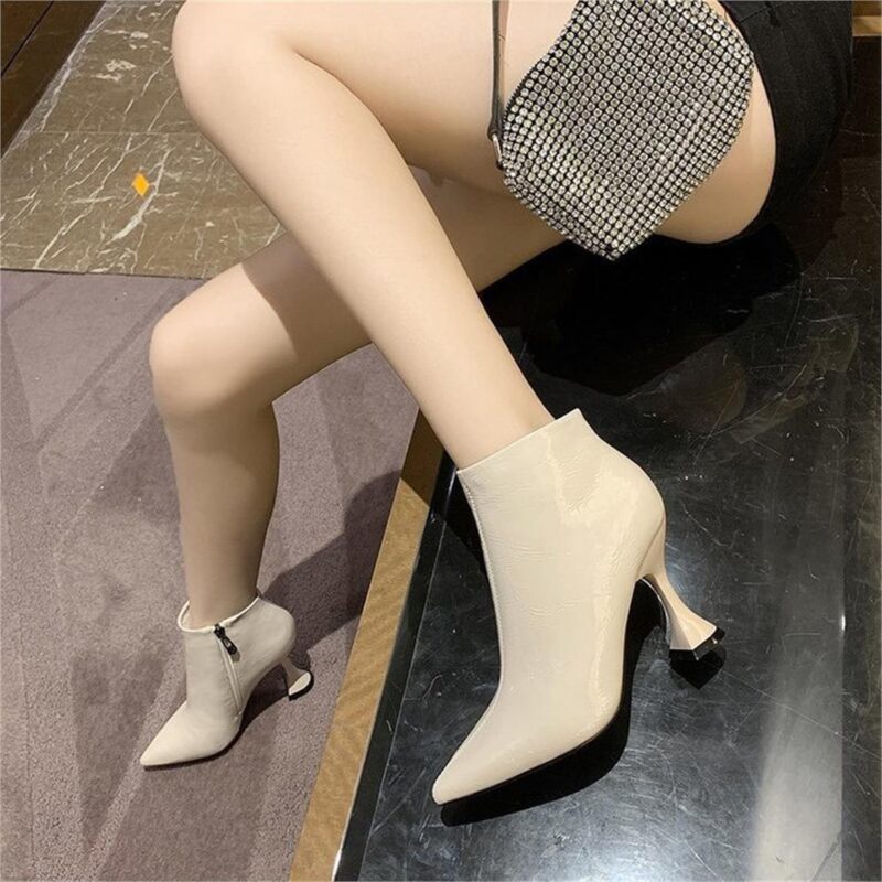 Boots cổ cao gót trụ 7cm siêu êm chân không chỉ là một món phụ kiện thời trang