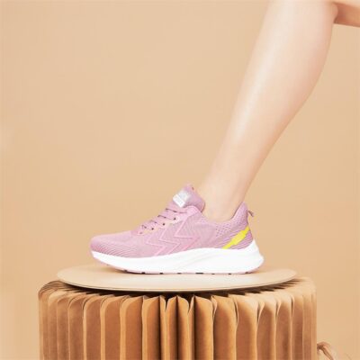 nhiều thương hiệu đã cho ra mắt những mẫu sneaker vải siêu êm chất lượng