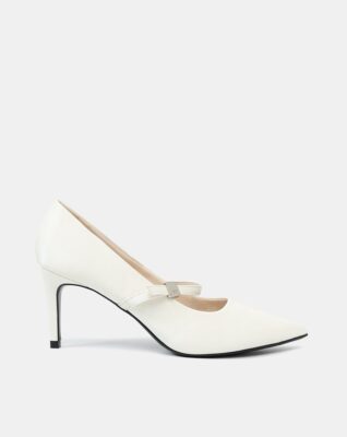 Sức hút của giày pump không đến từ sự cầu kỳ mà nằm ở sự cân bằng hoàn hảo