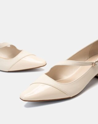 Giày cao gót đắp chéo 2025 không chỉ là một xu hướng thoáng qua