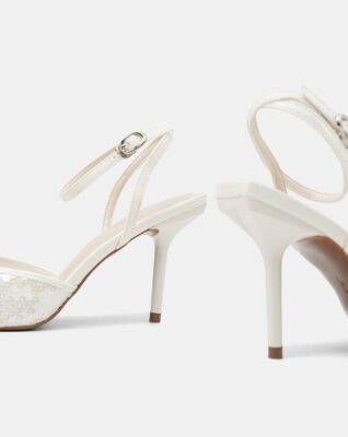 giày cao gót sequin tưởng chừng đơn giản nhưng thực chất đòi hỏi sự cân nhắc kỹ lưỡng