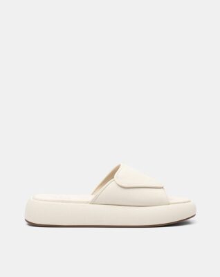 Giày sandal quai ngang đắp là kiểu sandal nữ có phần quai ngang bao phủ mu bàn chân