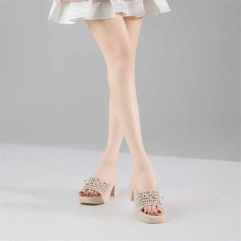 Guốc đế đúc 8cm là minh chứng cho việc: vẻ đẹp thực sự đến từ sự hài hòa giữa hình thức và chức năng.