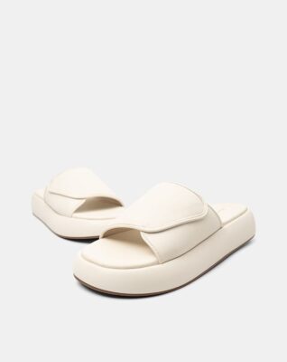 bảo quản giày sandal quai ngang đắp đúng cách cũng đóng vai trò quan trọng trong việc kéo dài tuổi thọ