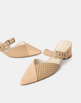 Giày cao gót mules đắp mũi chéo là sự kết hợp tinh tế