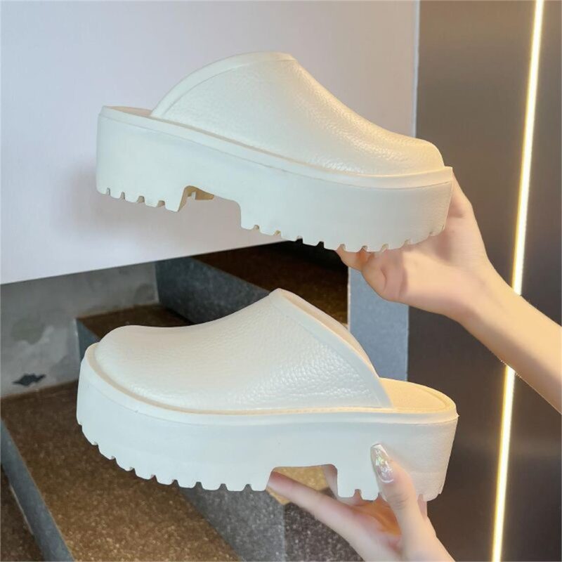 Dép sục bánh mì da không đơn thuần là một món phụ kiện mùa hè