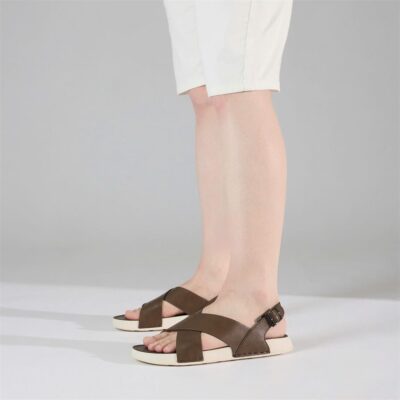 sandal nam hai quai chéo lại ghi điểm tuyệt đối trong mắt phái mạnh