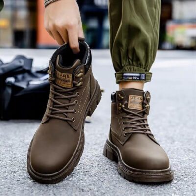 giày boot da nhập khẩu cao cấp đang trở thành biểu tượng mới của sự lịch lãm, mạnh mẽ và tinh tế.