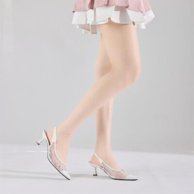 ưu điểm lớn nhất của giày cao gót 7P mũi nhọn ren ánh kim là khả năng biến hóa đa phong cách