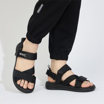 sandal nam kiểu dáng streetwear nổi lên như một giải pháp toàn diện vừa đáp ứng nhu cầu thẩm mỹ
