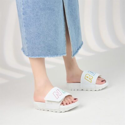 lý do khiến dép nữ đế đúc phong cách năng động, trẻ trung trở thành xu hướng “quốc dân”
