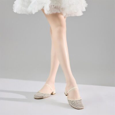 Sức mạnh thực sự của đôi dép sục nữ 4cm nằm ở khả năng “biến hóa” theo từng hoàn cảnh