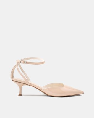 giày cao gót mũi nhọn gần như toàn bộ trọng lượng cơ thể dồn về phía trước