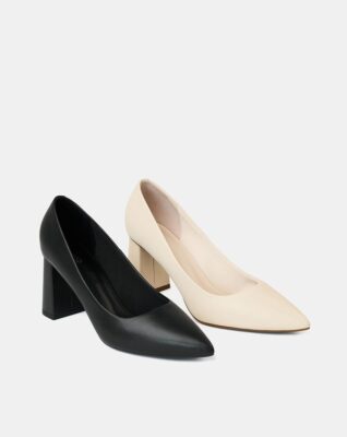 Một trong những phiên bản được ưa chuộng nhất chính là giày pump da bóng