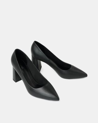 Việc lựa chọn đúng đôi giày pump gót trụ mũi nhọn không chỉ giúp bạn đẹp hơn mà còn bảo vệ sức khỏe bàn chân