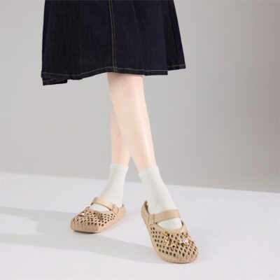 dép sục nữ dáng basic gắn charm gấu không hề kén người dùng