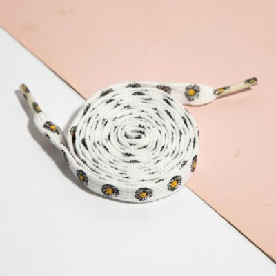 dây giày hoa cúc là món quà lý tưởng để tặng bạn bè, người thân hoặc crush.