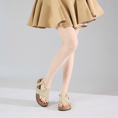 5 Thế Mạnh Vượt Trội Của Sandal Nữ Quai Ngang Chéo Phối Xỏ Ngón Thanh Lịch