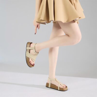 5 Thế Mạnh Vượt Trội Của Sandal Nữ Quai Ngang Chéo Phối Xỏ Ngón Thanh Lịch